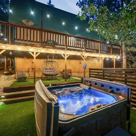 Pine Den Cabin: Arcade+Fire Pit+Bbq
